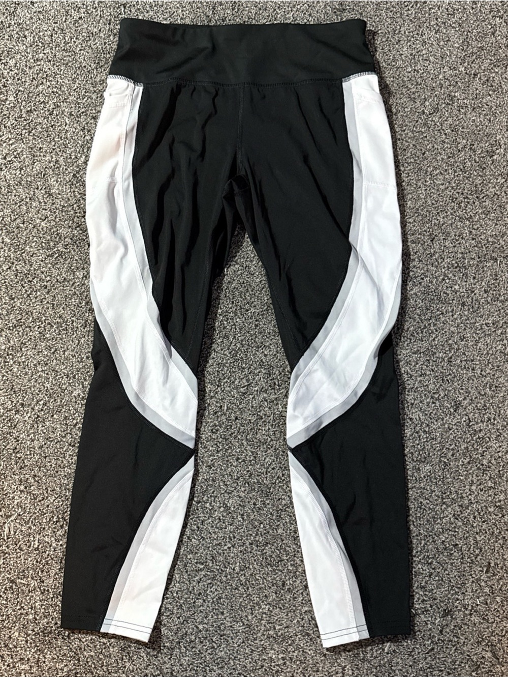 Avia Leggings Medium (8-10) Black White Colorblock Ankle Athletic Yoga Pants